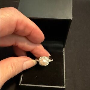 Elegant 14k white gold and Diamonds with 8mm pearl center Ring size 5.5